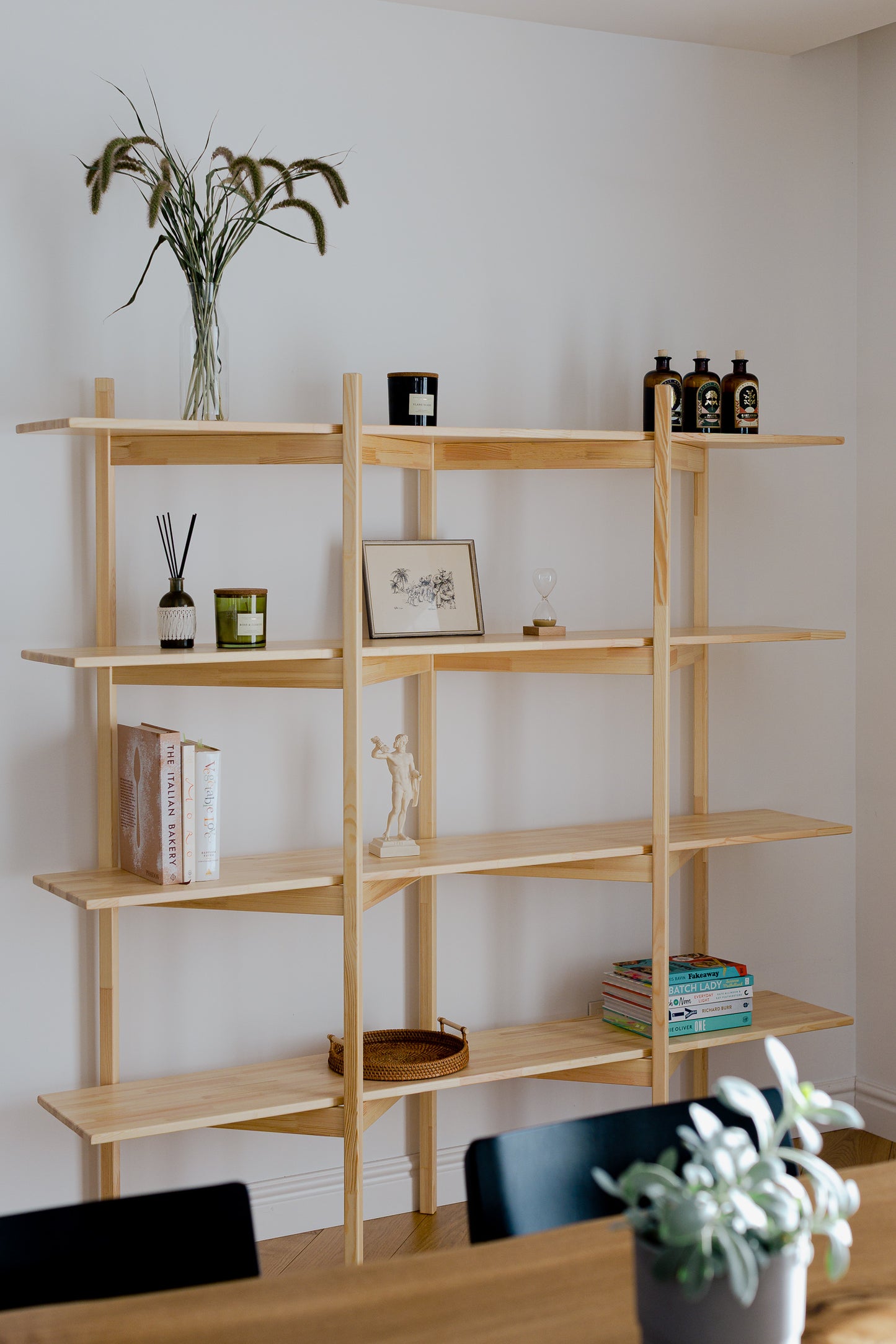 Bibliothèque moderne du milieu du siècle