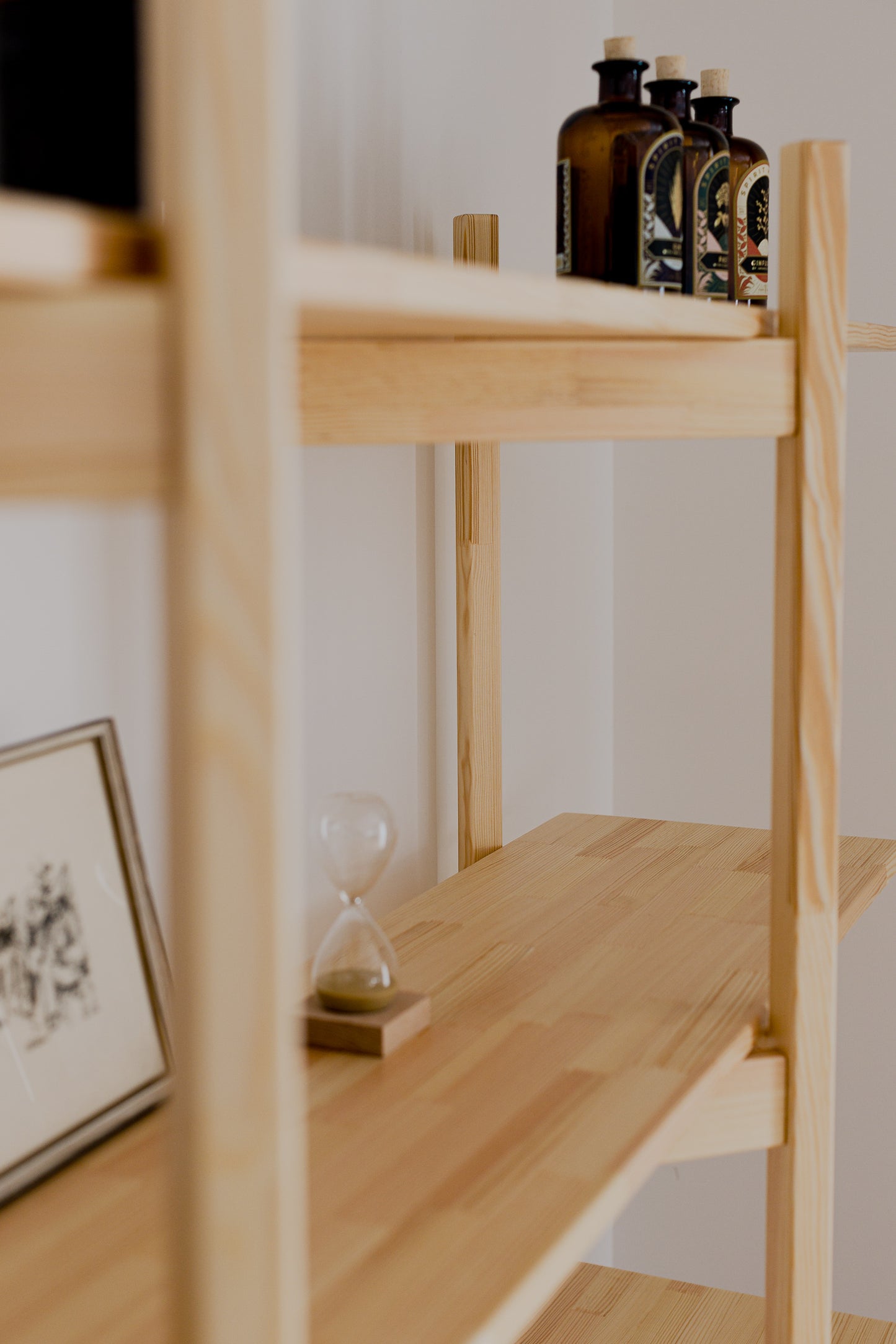 Bibliothèque moderne du milieu du siècle